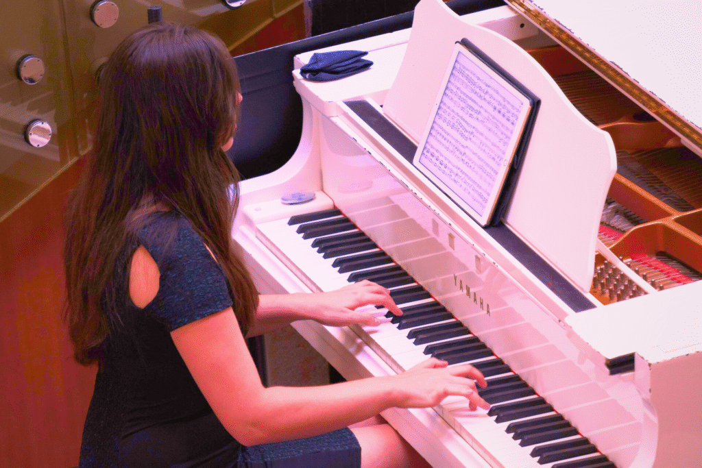 Girl is playing piano