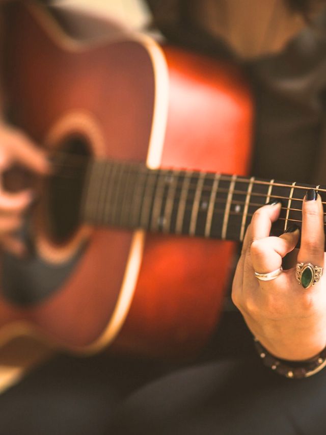 Beginner learning guitar music theory