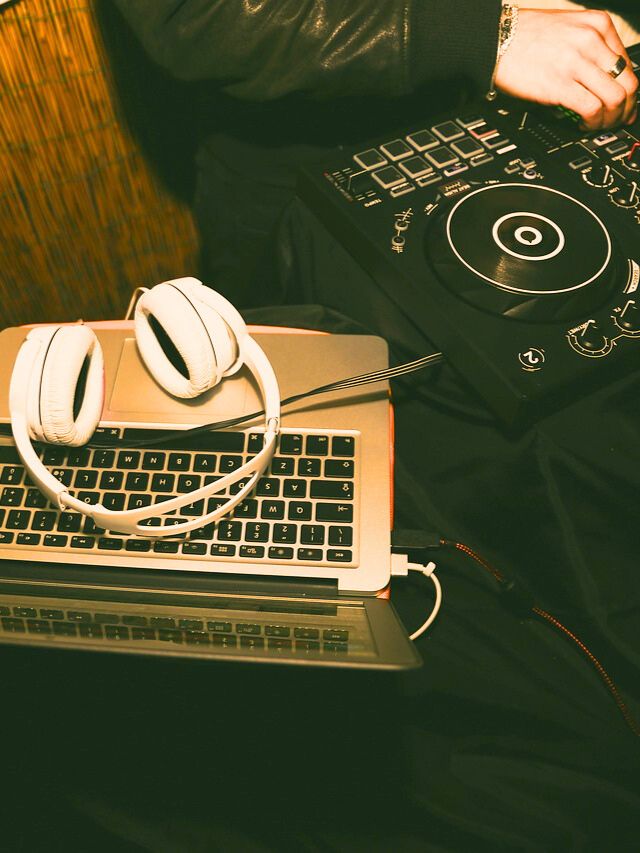 Laptop EDM music production setup