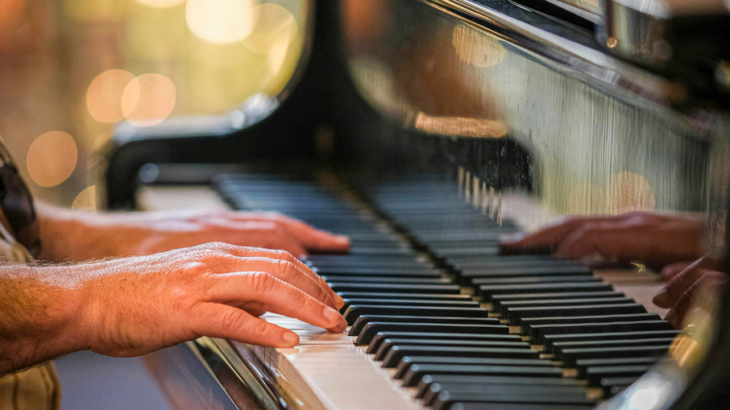 A minor scale on piano for beginners guide