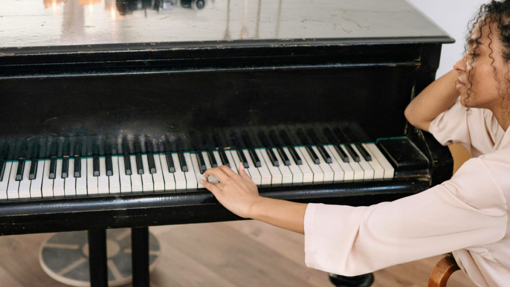 B minor scale on piano for beginners guide