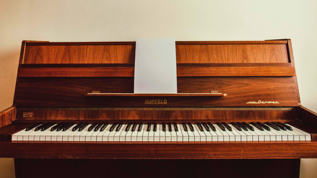 F minor scale on piano