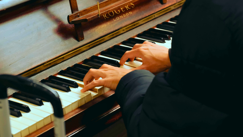 G# major scale on piano for beginners guide